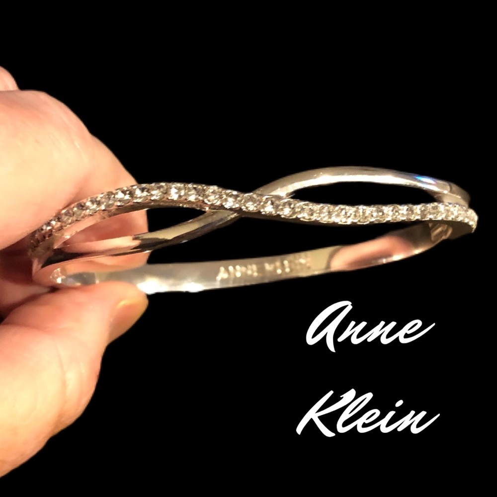 ANNE KLEIN SILVER RHINESTONE CUFF HINGE BRACELET